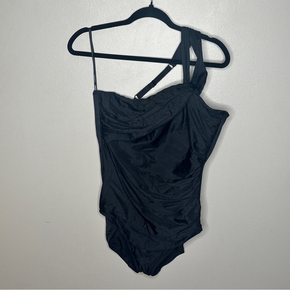 NEW Miraclesuit Rock Solid Europa One-Piece Swimsuit Black 14 - Picture 2 of 7